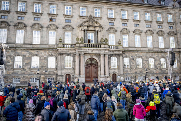 Ambiance devant le palais Christiansborg à Copenhague avant l'abdication de la reine Margrethe II de Danemark et l'intronisation du roi Frederik X.