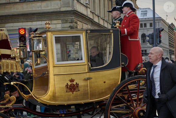 La reine Margrethe II de Danemark arrive à la réception du nouvel an de la reine danoise pour les officiers de la défense, les principales organisations nationales et les patronages royaux au palais Christiansborg de Copenhague, Danemark, le 4 janvier 2024.