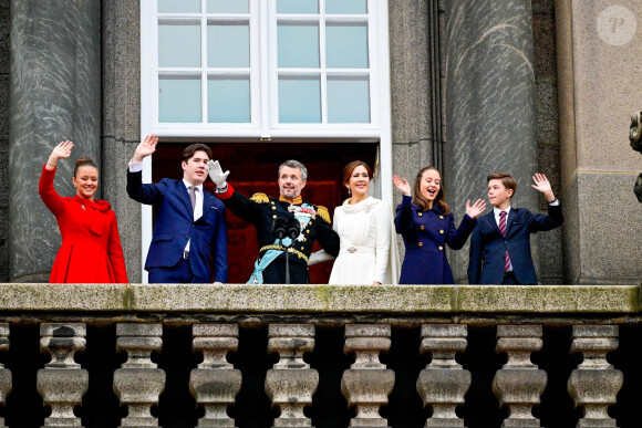 Le roi Frederik X de Danemark et la reine Mary de Danemark avec leurs enfants Christian, Isabella, Vincent et Josephine - Intronisation du roi Frederik X au palais Christiansborg à Copenhague, Danemark le 14 Janvier 2014. 
