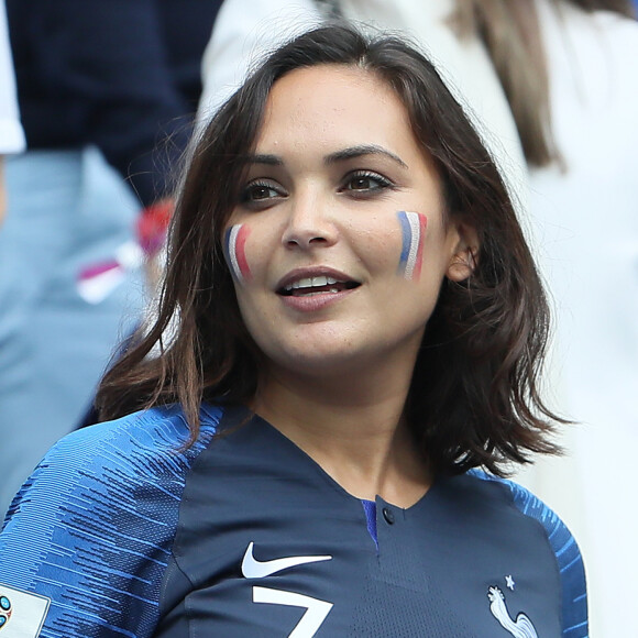 Elle se fait un sang d'encre depuis que le vent a commencé à souffler fort. Puis terriblement fort.
Valérie Bègue - Tribunes lors des quarts de finale de la Coupe du monde opposant la France à l'Uruguay au stade de Nijni Novgorod à Nijni Novgorod, Russie. La France a gagné 2-0. © Cyril Moreau/Bestimage