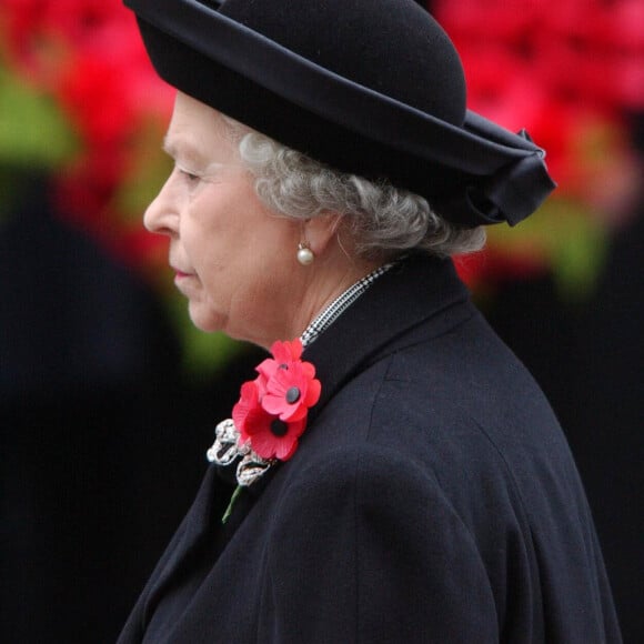 Mais une petite note, écrite par son secrétaire privé, Sir Edward Young, qui a été à son service pendant 18 ans, devrait mettre un peu de baume au coeur à chacune et chacun.
La reine Elizabeth II d'Angleterre est décédée à l'âge de 96 ans, après 70 ans de règne, dans son château de Balmoral.