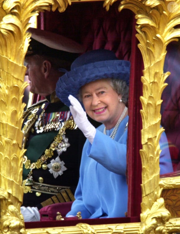 La reine Elizabeth II d'Angleterre, le 4 juin 2002.