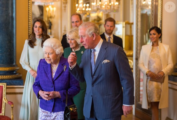 Elizabeth II est morte le 8 septembre 2022 à l'âge de 96 ans après plus de 70 ans de règne.
Le prince William, duc de Cambridge, Kate Catherine Middleton, duchesse de Cambridge, Camilla Parker Bowles, duchesse de Cornouailles, la reine Elisabeth II et le prince Charles - La famille royale d'Angleterre lors de la réception pour les 50 ans de l'investiture du prince de Galles au palais Buckingham à Londres. Le 5 mars 2019