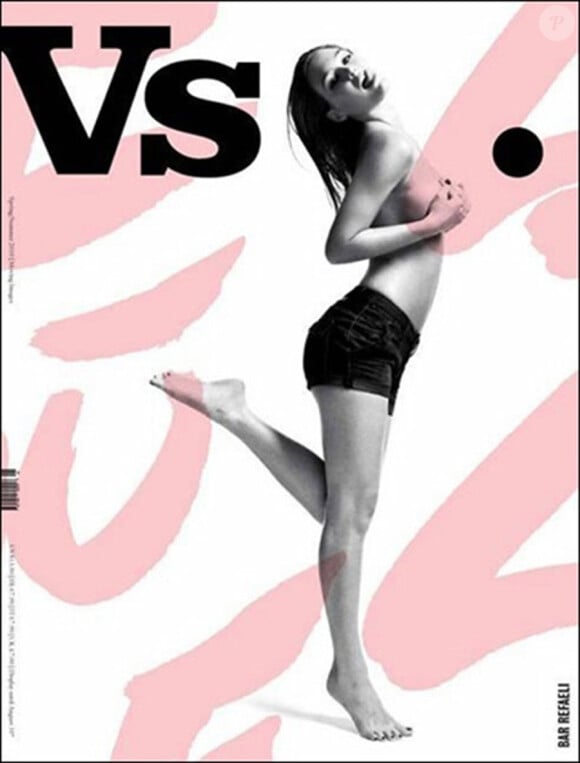 Bar Refaeli en couverture du magazine VS. printemps/été 2010