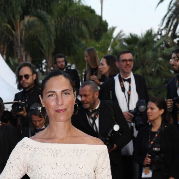 Alessandra Sublet à la montée des marches du film "Mascarade" lors du 75ème Festival International du Film de Cannes, France, le 27 mai 2022. © Rachid Bellak/Bestimage