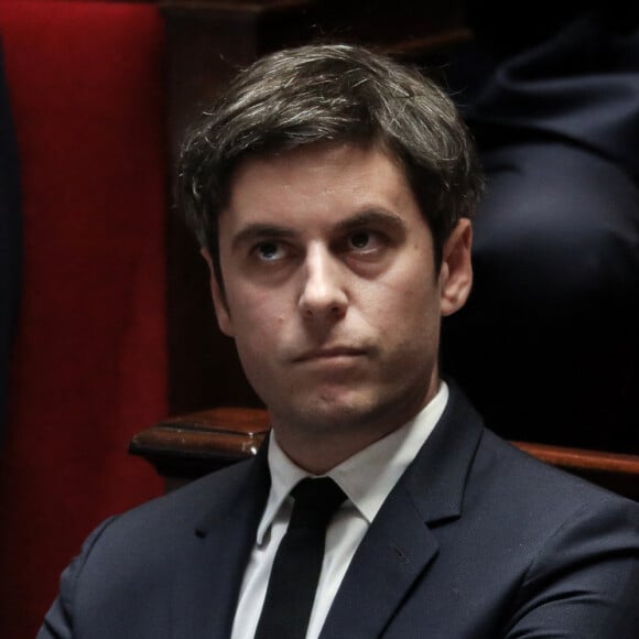 Mais est-ce bien Gabriel Attal ? Si de nombreux internautes sont sûrs d'avoir reconnu Gabriel Attal, il n'en est rien. Sur cette photo datée d'août dernier, il s'agit en réalité de Danny Plotner, acteur notamment vu dans la série "Euphoria".
Le Premier ministre Gabriel Attal - Séance de questions au gouvernement à l'assemblée nationale, à Paris, France, le 16 janvier 2024. © Stéphane Lemouton/Bestimage