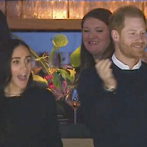 Le prince Harry, duc de Sussex et Meghan Markle, duchesse de Sussex, assistent au match de hockey des Canucks de Vancouver, Colombie-Britannique, Canada, le 20 novembre 2023. Harry a effectué la mise au jeu cérémonielle, puis le couple a regardé le match depuis la loge des propriétaires. 