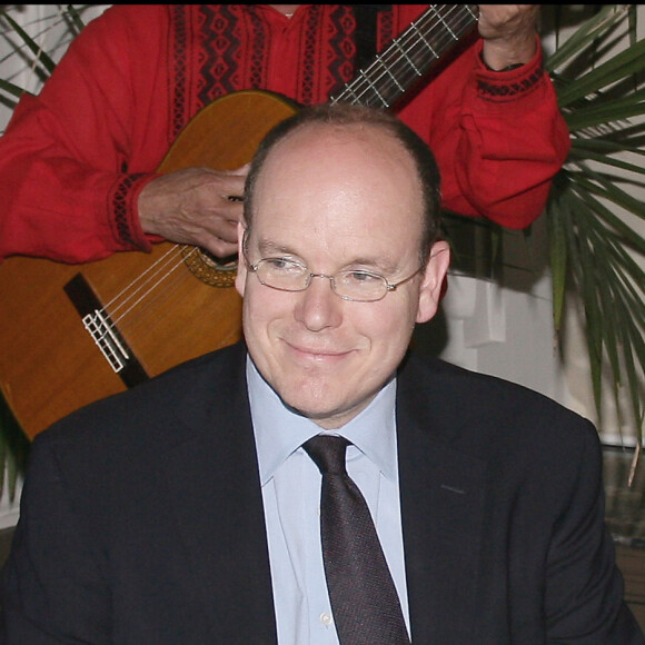 Prince Albert II de Monaco accompagné par son amie Charlene Wittstock. Charlene etait déjà présente en 2006, à ce meme diner, qui fut l'une de ses premières sorties officielles en Principaute en compagnie du Prince, il y a deux ans. 