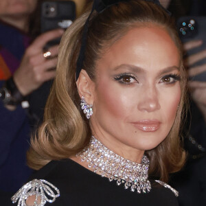 Largement de quoi voler la vedette aux autres invités, dont Léna Situations, Florence Pugh ou encore Jennifer Lopez !
Jennifer Affleck Lopez - Arrivées au défilé de mode Haute-Couture printemps-été 2024 "Valentino" lors de la fashion week de Paris. Le 24 janvier 2024 © Christophe Aubert via Bestimage