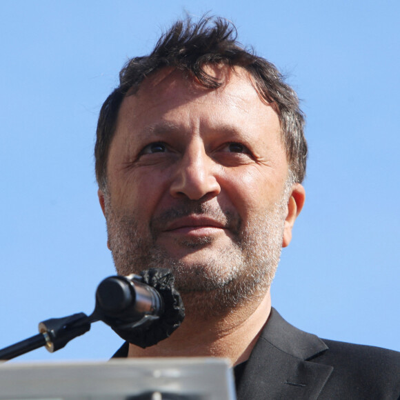 Il renonce ainsi au 7,2 millions d'euros qu'il réclamait.
Arthur Essebag - Hommage à Sarah Halimi, assassinée en avril 2017, sur la place du Trocadero à Paris. Le 25 avril 2021