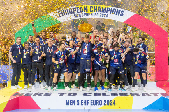 L'équipe de France de handball a remporté la finale du championnat d'Europe
 
La France championne d'Europe de Handball face au Danemark lors des Championnats d'Europe à Cologne