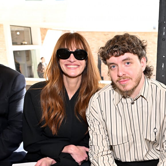 Julia Roberts et Jack Harlow au défilé de mode "Les Sculptures" Jacquemus à la Fondation Maeght à Saint-Paul-De-Vence, France, le 29 janvier 2024. © Bruno Bebert/Bestimage 