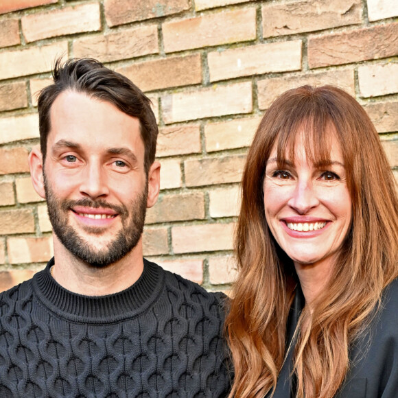 Simon Porte Jacquemus et Julia Roberts au défilé de mode "Les Sculptures" Jacquemus à la Fondation Maeght à Saint-Paul-De-Vence, France, le 29 janvier 2024. © Bruno Bebert/Bestimage 