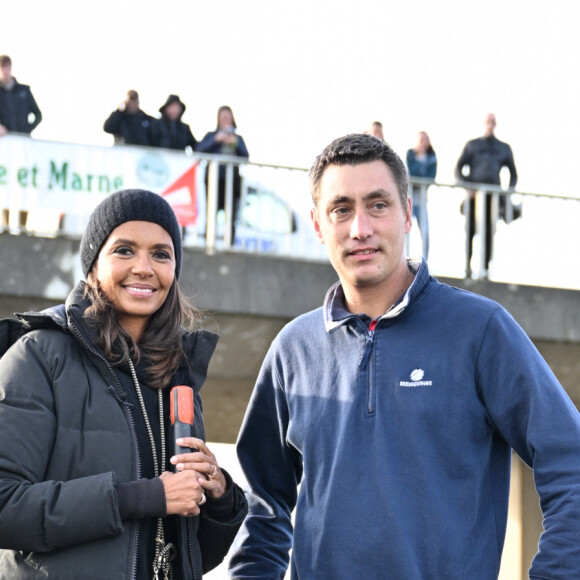 Comme elle l'avait annoncé la semaine dernière, l'animatrice de l'émission "L'amour est dans le pré", Karine Le Marchand, a amené près de 200 croissants aux agriculteurs sur un barrage sur l'autoroute A4 aux portes de Paris, pour leur affirmer son soutien. Le 29 janvier 2024 © Pierre Perusseau / Bestimage  