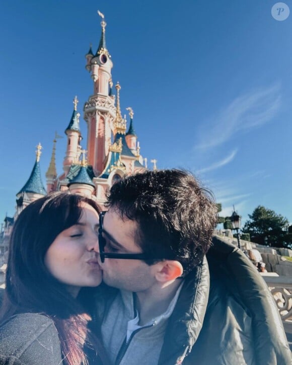 Annily Chatelain ne s'est pas contentée d'un passage éclair à Disneyland Paris avec lui.
Annily Chatelain et son chéri à Disneyland Paris. Le 29 janvier 2024.