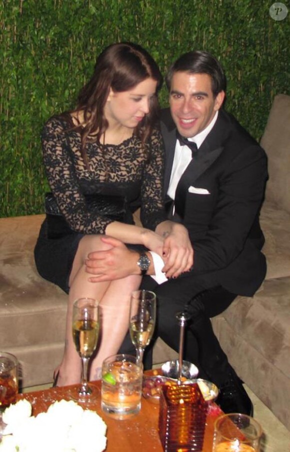 Eli Roth et une jolie brune, à l'occasion de la grande soirée organisée par le magazine Vanity Fair, juste après la 82e cérémonie des Oscars, à Los Angeles, le 7 mars 2010.
