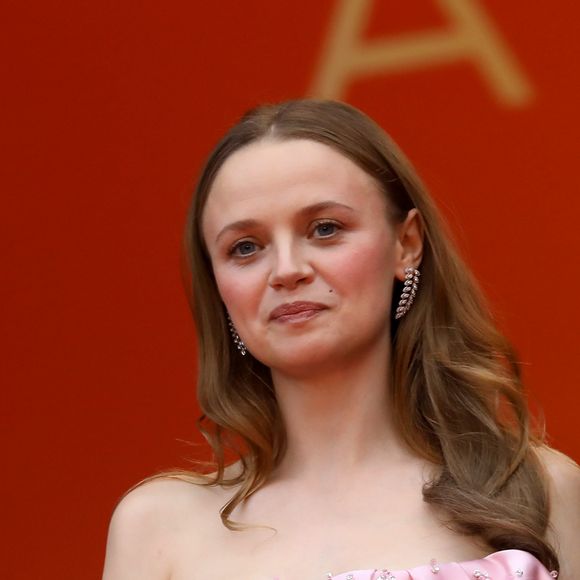 Sara Forestier - Montée des marches du film "Roubaix, une lumière (Oh Mercy!)" lors du 72ème Festival International du Film de Cannes. Le 22 mai 2019 © Jacovides-Moreau / Bestimage 