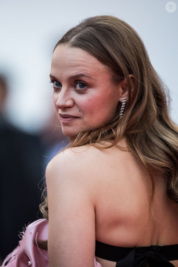 Sara Forestier - Montée des marches du film "Roubaix, une lumière (Oh Mercy!)" lors du 72ème Festival International du Film de Cannes. Le 22 mai 2019 © Jacovides-Moreau / Bestimage 