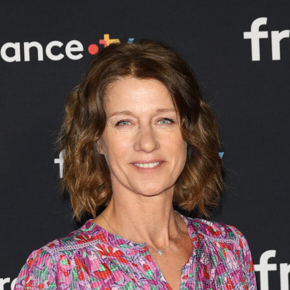 Et qu'on ne devrait pas voir tout de suite à la télévision ou dans la presse ! 
Carole Gaessler au photocall pour la conférence de presse de rentrée de France TV à la Grande Halle de la Villette à Paris, France, le 11 juillet 2023. © Coadic Guirec/Bestimage 