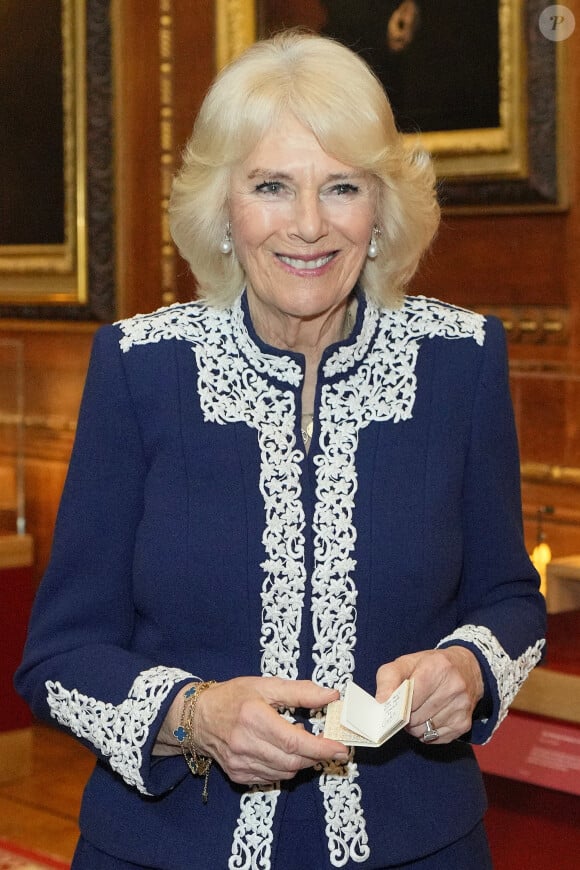 Camilla Parker Bowles, reine consort d'Angleterre, lors d'une réception avec les participants de la nouvelle collection de la bibliothèque miniature, au château de Windsor. Le 30 janvier 2024