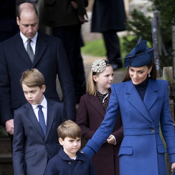 Le prince William, prince de Galles, et Catherine (Kate) Middleton, princesse de Galles, avec leurs enfants le prince George de Galles, la princesse Charlotte de Galles et le prince Louis de Galles - Messe de Noël 2023.