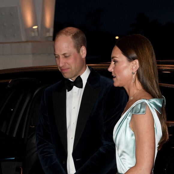 Le prince William, duc de Cambridge, et Catherine (Kate) Middleton, duchesse de Cambridge, assistent à une réception organisée par le gouverneur général des Bahamas, Sir Cornelius Alvin Smith, au complexe Baha Mar sur l'île de New Providence aux Bahamas pour rencontrer des dirigeants communautaires et des habitants des nombreuses îles des Bahamas. , au septième jour de leur tournée dans les Caraïbes au nom de la reine pour marquer son jubilé de platine. Nassau, le 25 mars 2022. 