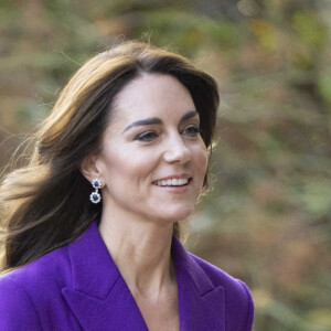 Catherine (Kate) Middleton, princesse de Galles arrive au Design Museum pour co-organiser l'événement avec le Centre de la Fondation Royale pour la petite enfance à Londres le 15 novembre 2023. 