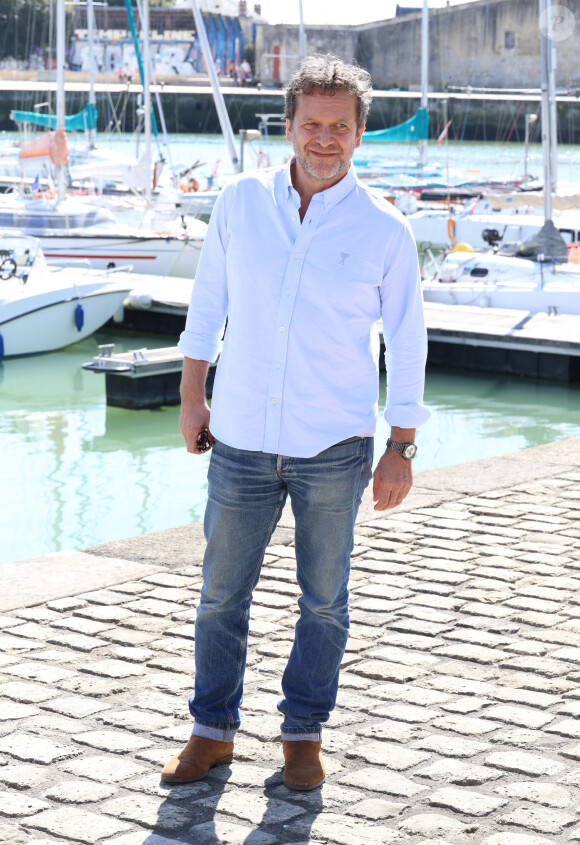 Jonathan Zaccai - Photocall de la série "La tribu" lors de la 25ème édition du Festival de la fiction de la Rochelle, le 14 septembre 2023. © Denis Guignebourg / Bestimage