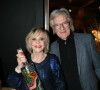 Sophie Darel et son mari lors du lancement de la nouvelle bouteille de vodka réalisée par le peintre Robert Combas à L'hôtel Marignan Paris le 16 décembre 2022.
