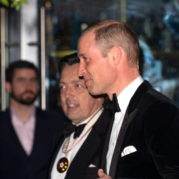 Le prince William, prince de Galles arrive au dîner de gala caritatif "London's Air Ambulance" au Raffles London à Londres le 7 février 2024.