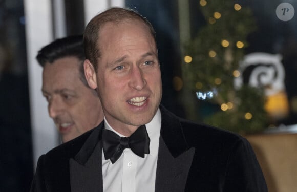 Le prince William, prince de Galles arrive au dîner de gala caritatif "London's Air Ambulance" au Raffles London à Londres le 7 février 2024. 