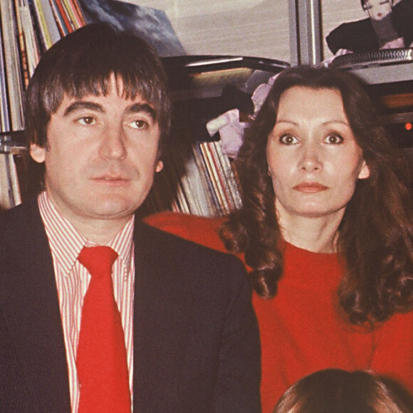 Des aventures justement, le chanteur qui fête son 81e anniversaire en 2024 en a connues et ce, même lorsqu'il était marié avec sa première épouse, Michèle Potier.
Archives : Serge Lama et son ex-épouse Michèle Chauvier