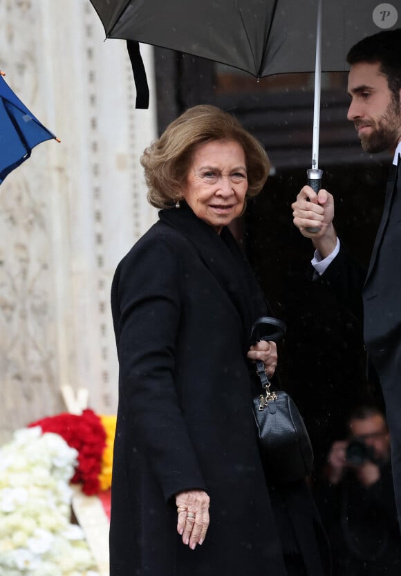 Sofia d'Espagne représentait son fils. 
La reine Sofia d'Espagne - Obsèques du prince Vittorio-Emmanuel de Savoie, Turin, 10 février 2024. 