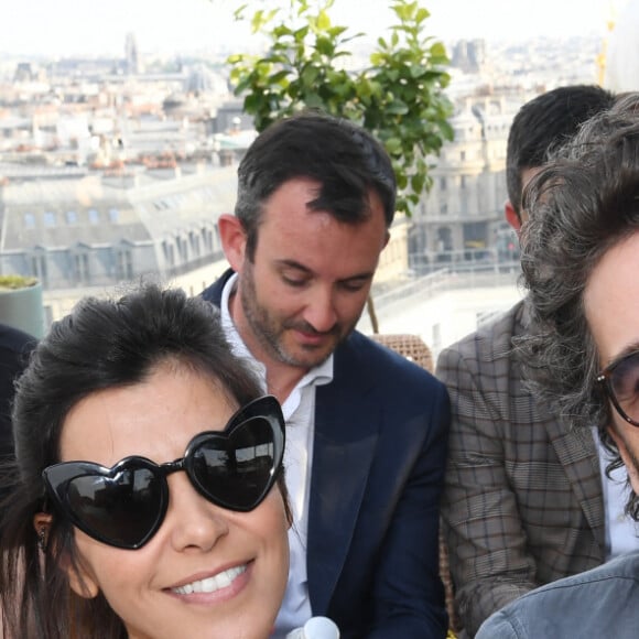 En 2023, ils ont traversé une épreuve
Exclusif - Reem Kherici et son mari Gilles Lemaire - Soirée de lancement de la gamme de boissons "Drink Waters" au restaurant Créatures sur le rooftop des Galeries Lafayette à Paris le 9 mai 2022. © Clovis-Bellak/Bestimage