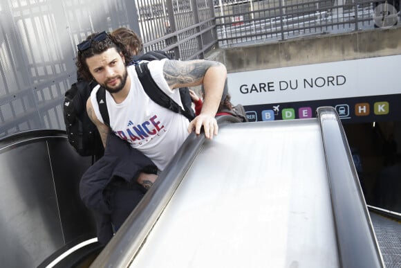 Victime d'une agression au couteau dans les rues de Paris, Elohim Prandi est un miraculé
 
Elohim Prandi - Retour de l'équipe de France de handball au lendemain de sa victoire en finale du Championnat d'Europe EHF Handball de l'EURO 2024 à la Gare du Nord de Paris, France, le 29 janvier 2024. © Michael Baucher /Panoramic/Bestimage