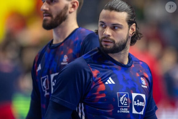 "Ils font que cette agression passe au second plan dans mon histoire", poursuit Elohim Prandi
 
Elohim Prandi - L'équipe de France s'impose contre la Croatie (34-32) pour son premier match lors du championnat d'Europe 2024 à Cologne en Allemagne le 18 janvier 2024.