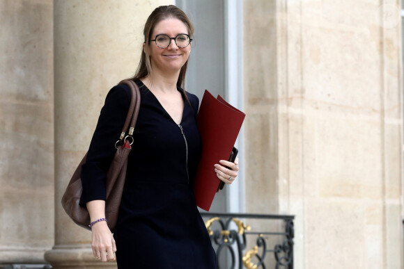 Aurore Bergé, ministre de la Solidarité à la sortie du conseil des ministres, au palais de l'Elysée, à Paris, France, le 18 octobre 2023. © Stéphane Lemouton/Bestimage 