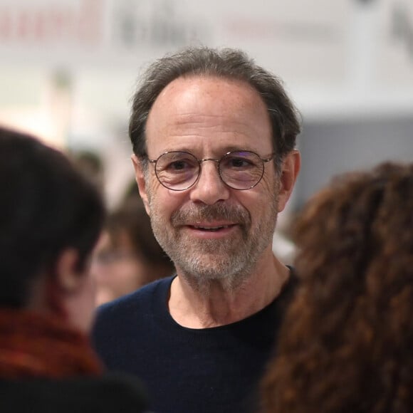 Marc Levy au Festival du Livre de Paris 2023 au Grand Palais Éphémère le 23 avril 2023. © Lionel Urman / Panoramic / Bestimage