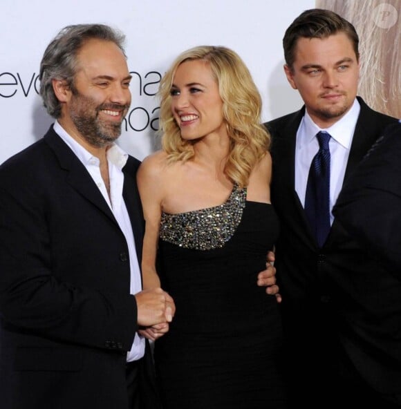 Kate Winslet et Sam Mendes, le 15 décembre 2008, à Los Angeles, aux côtés de Leonardo DiCaprio.