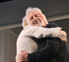 Exclusif - Muriel Robin et Pierre Arditi saluent le public à la fin de la dernière de la pièce " Lapin " au Théâtre Édouard VII à Paris. Le 6 Janvier 2024. © Bertrand Rindoff / Bestimage 