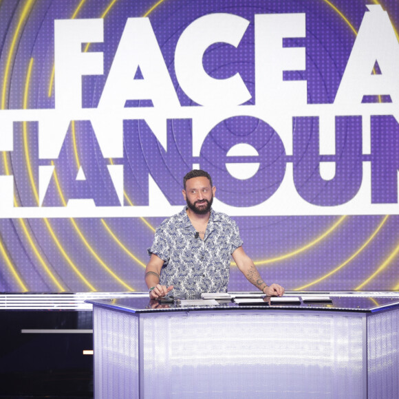 Exclusif - Cyril Hanouna sur le plateau de l'émission "Face à Hanouna" présentée C.Hanouna et diffusée sur C8 le 17 février 2024 - Paris le 15 février 2024 - © Jack Tribeca / Bestimage 