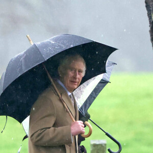 Affaire à suivre...
Le roi Charles III d'Angleterre et Camilla Parker Bowles, reine consort d'Angleterre, à la sortie de la messe du dimanche en l'église Sainte-Marie Madeleine à Sandringham. Le 18 février 2024 © Imago / Panoramic / Bestimage 