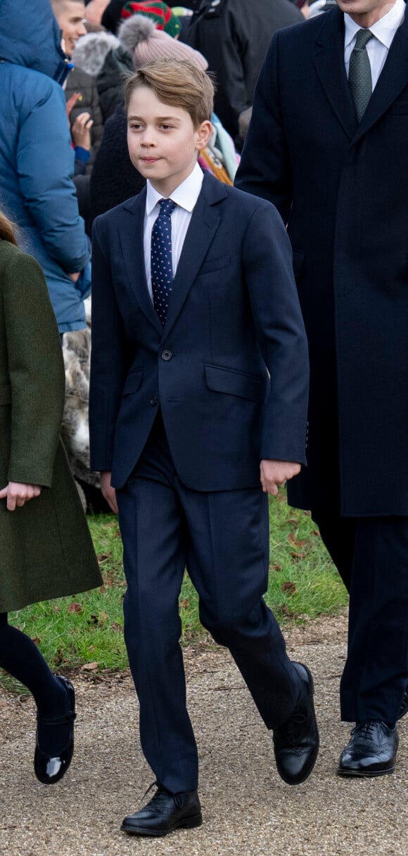 Un choix parfait pour lui.
Le prince George de Galles - Les membres de la famille royale britannique lors de la messe du matin de Noël en l'église St-Mary Magdalene à Sandringham, le 25 décembre 2023.