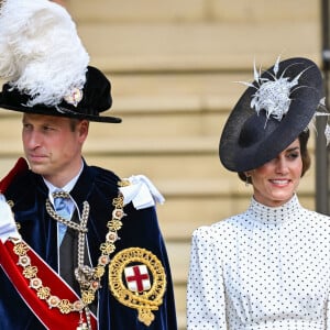 Le prince William et sa femme Kate Middleton semblent avoir choisi une nouvelle école pour leur fils George.
Le prince William, prince de Galles, et Catherine (Kate) Middleton, princesse de Galles, lors du service annuel de l'ordre de la jarretière à la chapelle St George du château de Windsor.