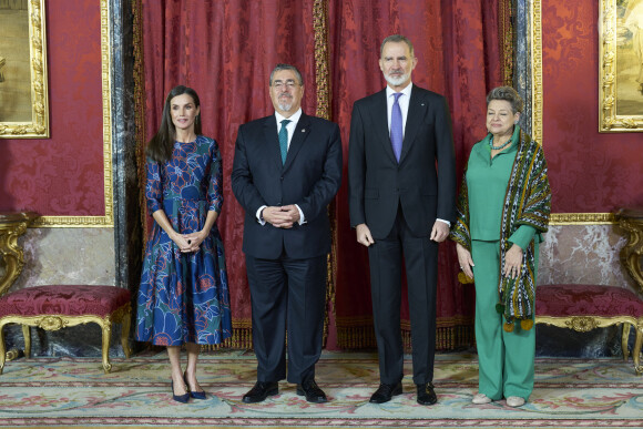 Les deux hommes s'entendent aussi bien que leurs femmes.
Le roi Felipe VI et la reine Letizia d'Espagne, organisent un déjeuner d'Etat à l'occasion de la visite de Bernardo Arevalo, président du Guatemala, au palais royal à Madrid, le 22 février 2024. 