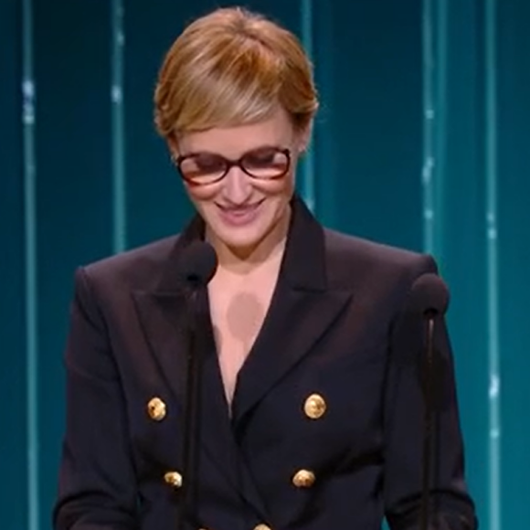 Pour dénoncer les violences sexistes et sexuelles.
Judith Godrèche, son discours aux César 2024, Canal+.