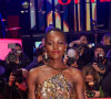 Lupita Nyong'o a fait sensation lors de la cérémonie de clotûre samedi 24 février dans une somptueuse robe dorée. 
Lupita Nyongo - Tapis rouge de la cérémonie de clôture de la 74ème édition du festival international du film de Berlin, la Berlinale, le 24 février 2024.