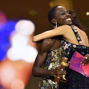 Très fière de ce prix, elle a déclaré : "En tant que Franco-Sénégalaise, cinéaste afrodescendante, j'ai choisi d'être de ceux qui refusent d'oublier, qui refusent l'amnésie comme méthode"
Lupita Nyong - Cérémonie de clôture de la de la 74ème édition du festival international du film de Berlin, la Berlinale, le 24 février 2024.