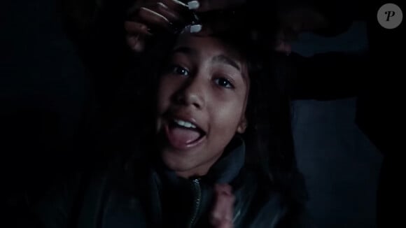 North West dans le clip du titre "Talking" de son père Kanye West.