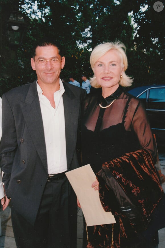 Il n'y a qu'un aspect de sa vie sur lequel elle a tiré un trait, c'est tout ce qui concerne la romance.
Archives - Portrait de Michèle Torr et son mari Jean-Pierre Murzilli. Juillet 1998.